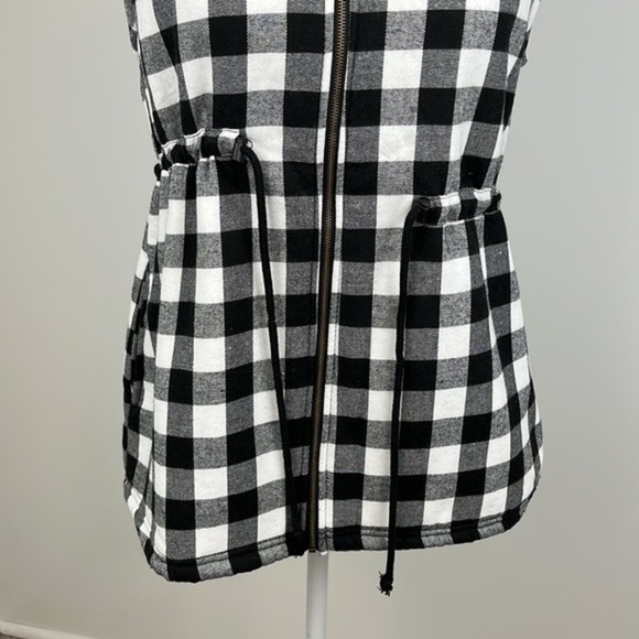 Plaid Sherpa Lined Vest - Black & White - Picture 3 of 6